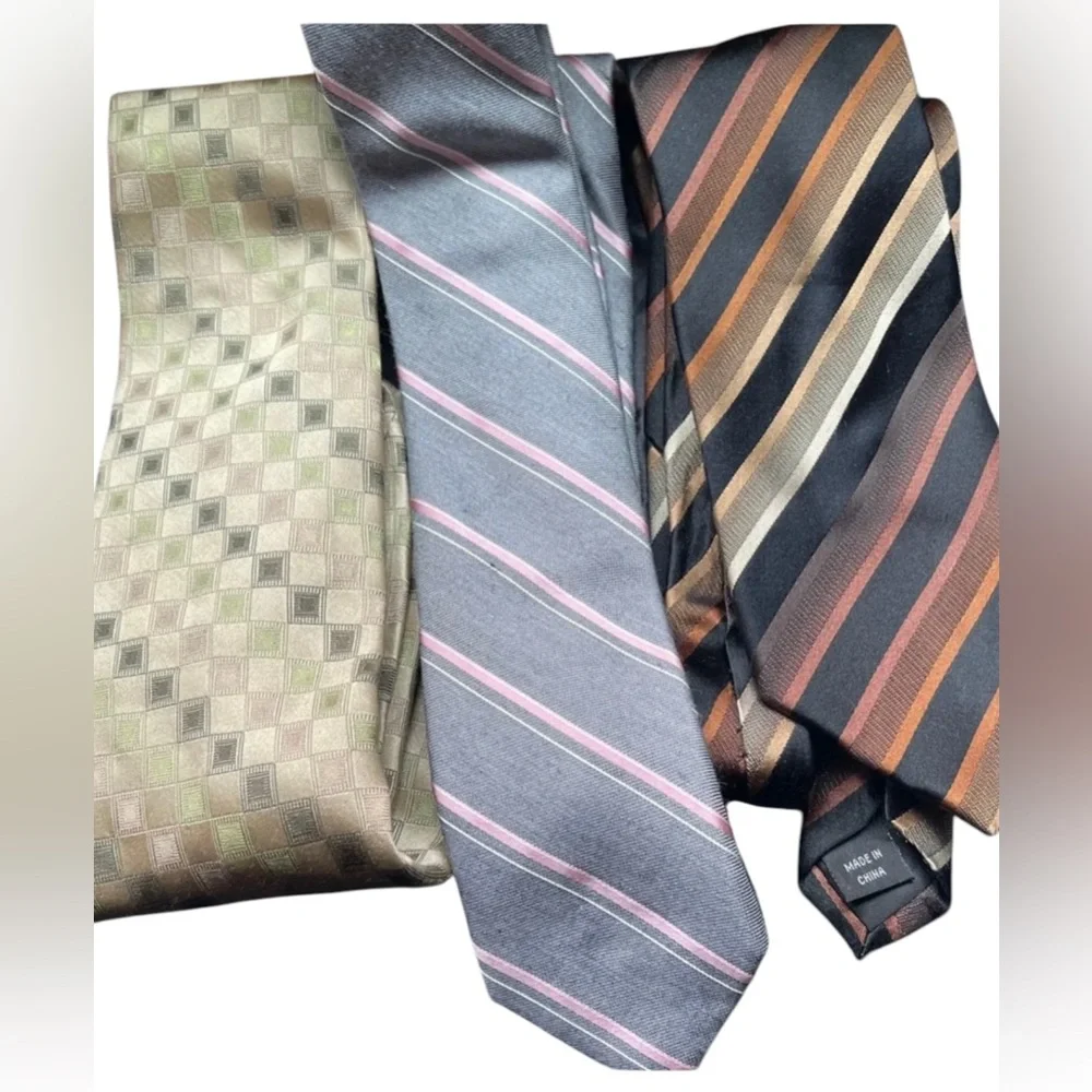 LOT OF 3 SILK NECK TIES KENNETH COLE REACTION / CALVIN KLEIN/ MICHAEL KORS MENS